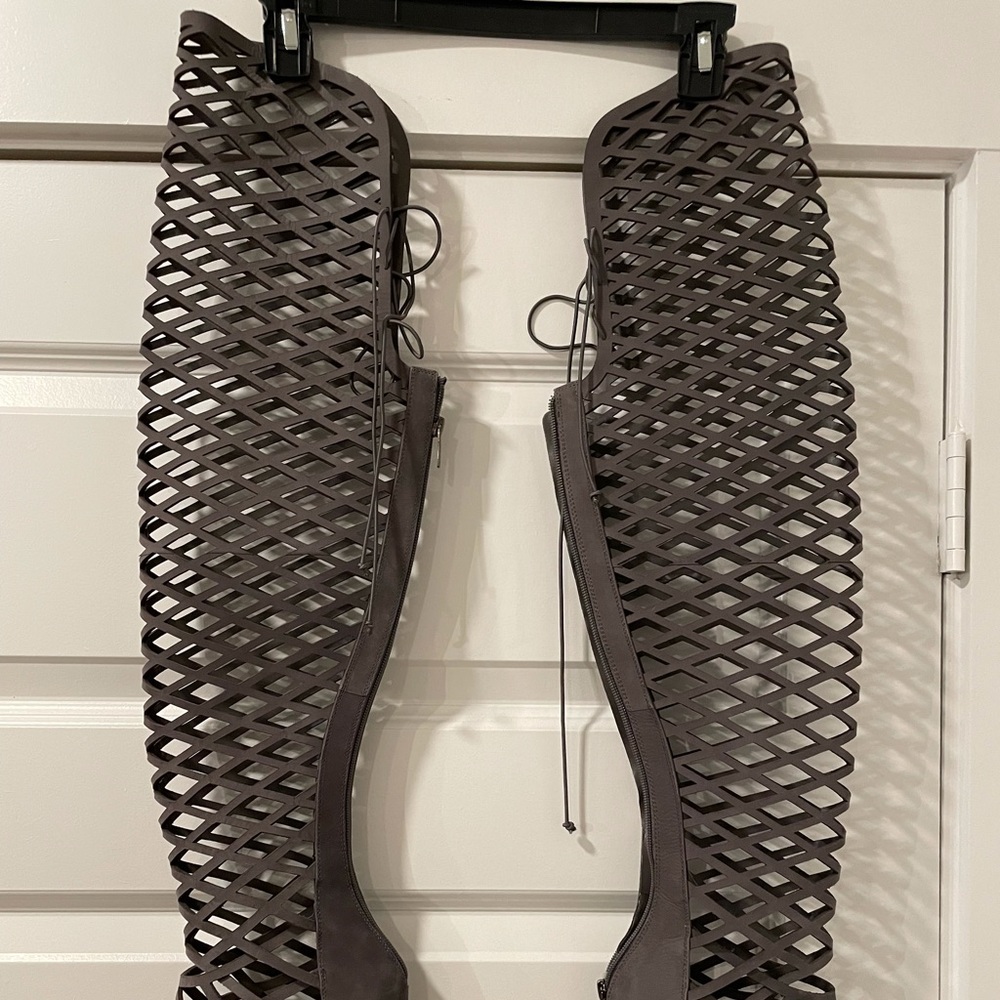 VINCE CAMUTO Never worn